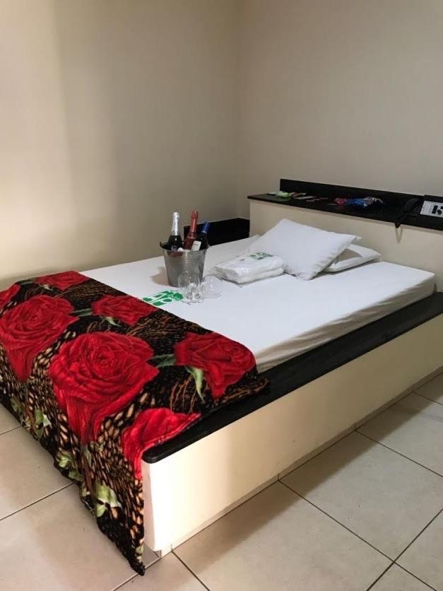 Motel& Hotel Ape Goiania !!! Exteriör bild